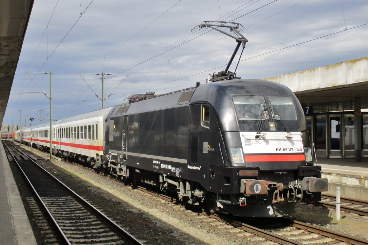Messzug mit U2-069 steht am 4 April 2018 in Hannover Hbf. 