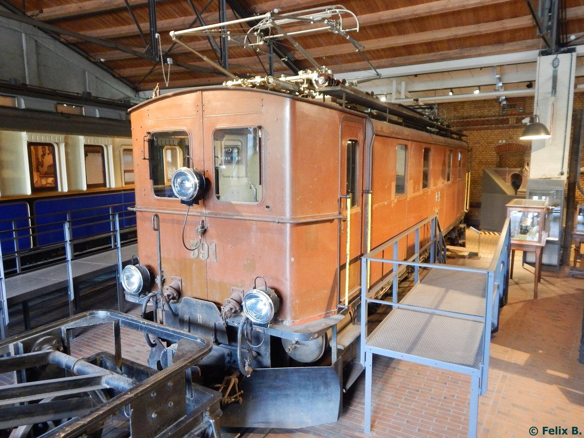 Meterspurige E-Lok (ex Rhtischen Bahn (RhB)) aus dem Jahr 1913 im Deutschen Technikmuseum Berlin.