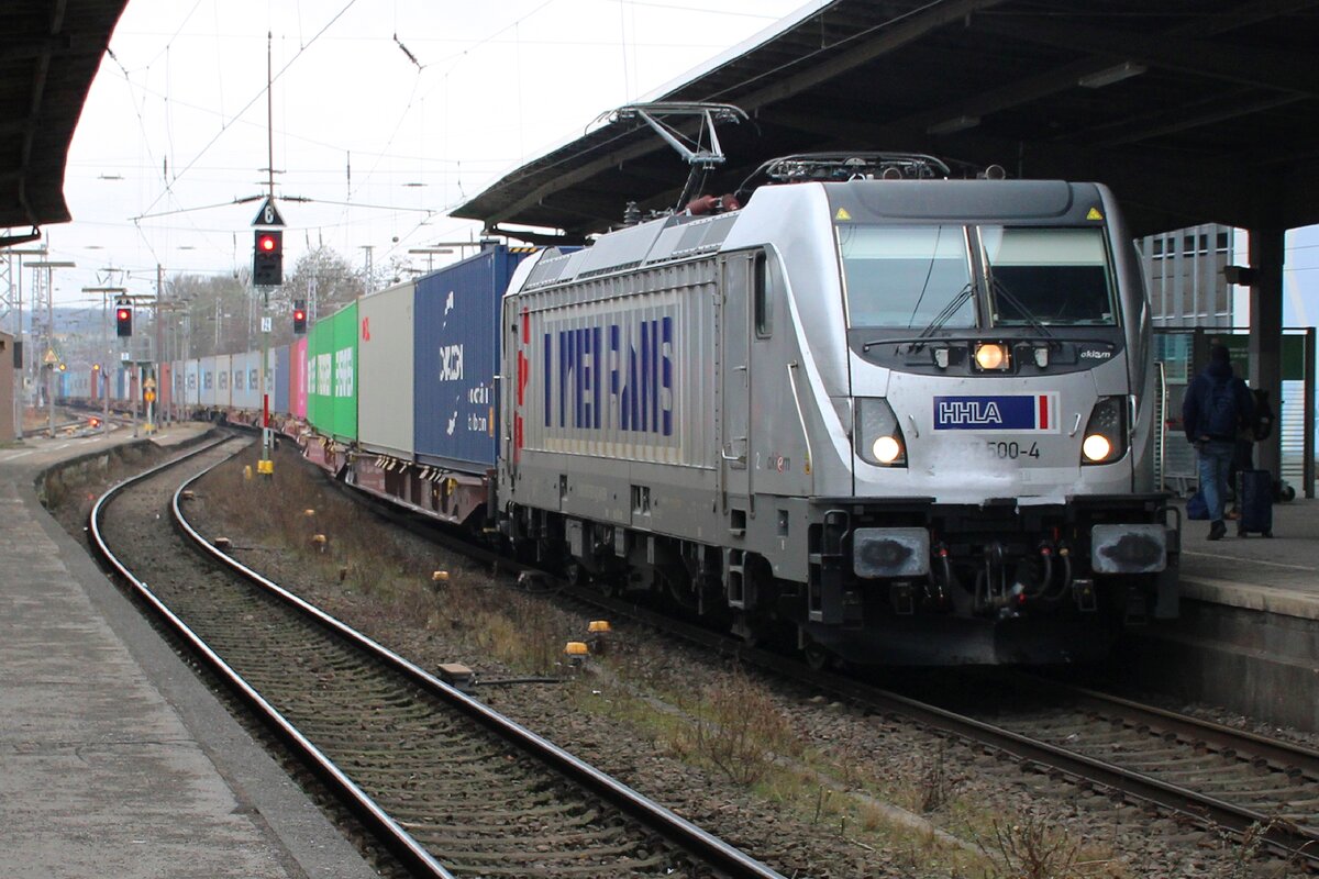 Metrans 187 500 durchfahrt mit ein Containerzug Osnabrück Hbf am 20 Februar 2026.
