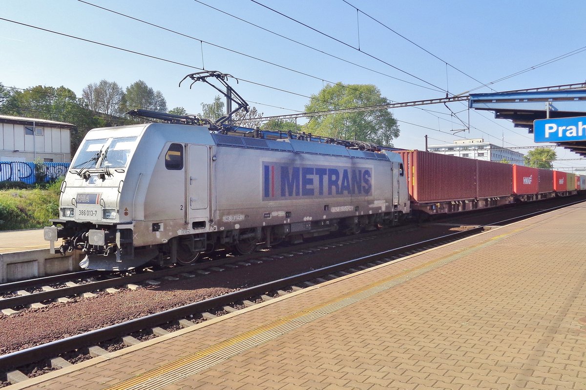 Metrans 386 013 durchfahrt Praha-Liben am 20 September 2018.