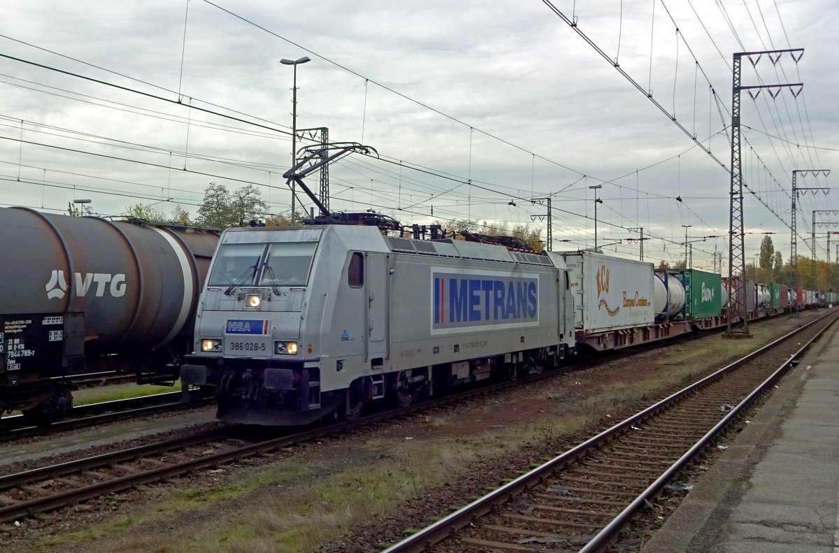Metrans 386 028 treft am 14 November 2019 mit ein Stünde Verspätng in Emmerich ein.
