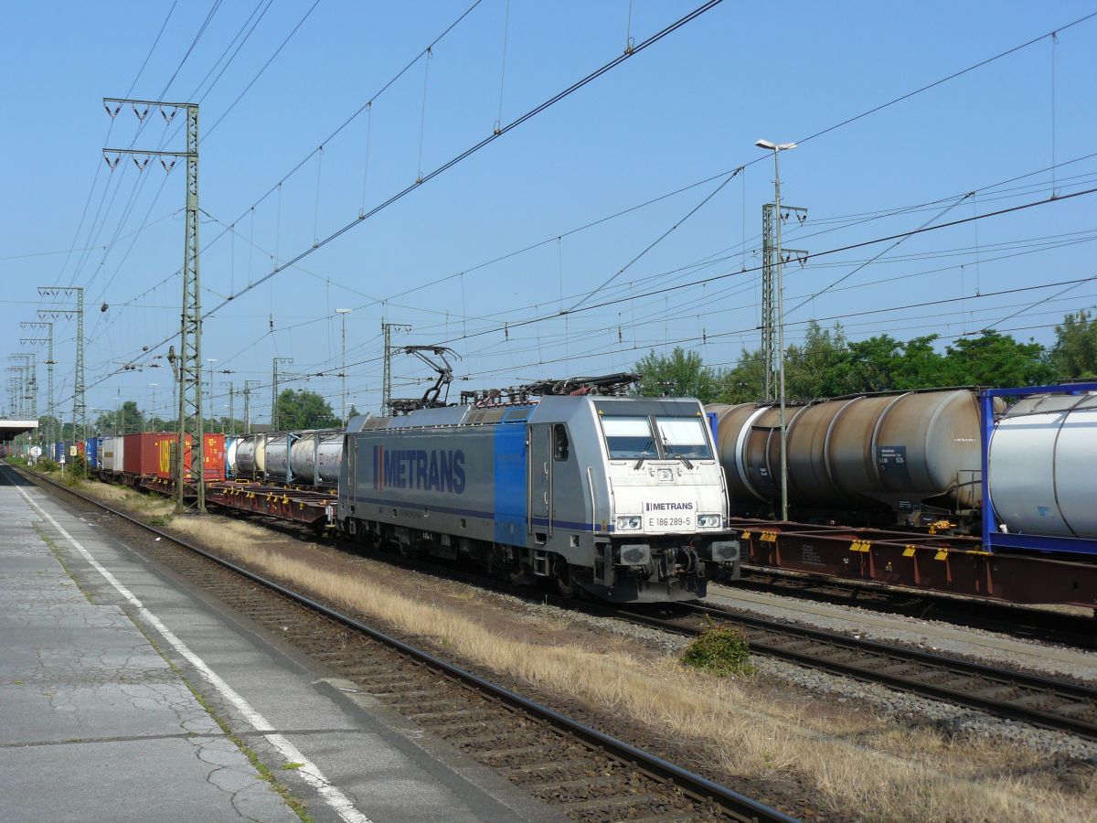 Metrans/Railpool Lok 186 289-5 Emmerich am Rhein 03-07-2015.

Metrans/Railpool loc 186 289-5 Emmerich, Duitsland 03-07-2015.