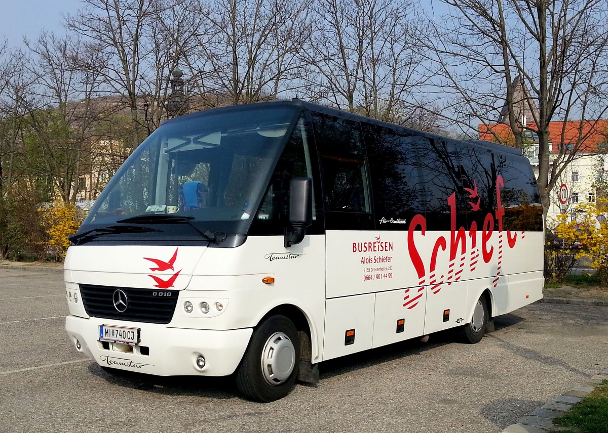 Midi Bus MERCEDES BENZ O 818 Teamstar von Alois SCHIEFER Busreisen aus Nieder�sterreich am 1.4.2014 in Krems.