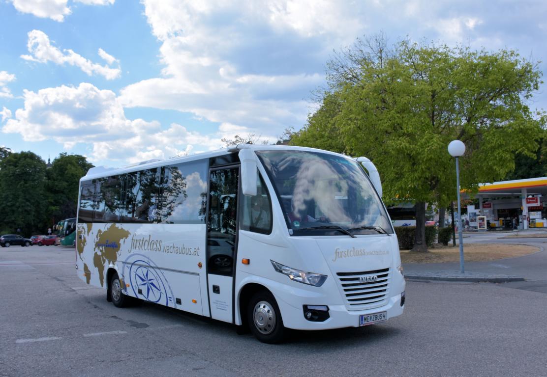 Midibus IVECO von Wachaubus Zw�lfer Reisen aus N.�. in Krems.