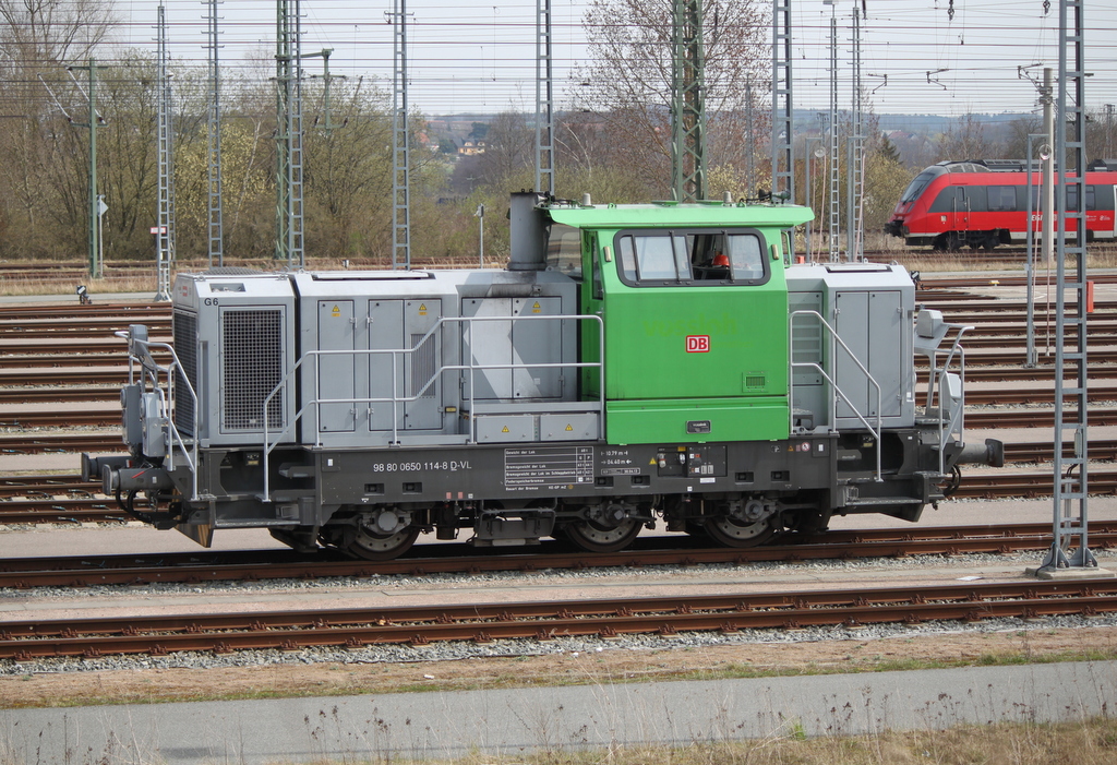 Mit DB-Logo zeigte sich 650 114-8 am 31.03.2017 im Bw Rostock Hbf.