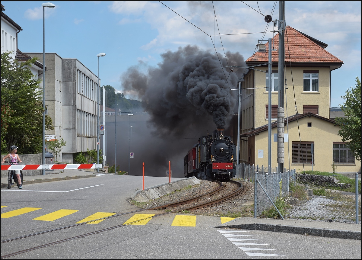 Mit der E 206 nach Tavannes. La Traction Sonderzug in Tramelan. August 2019.