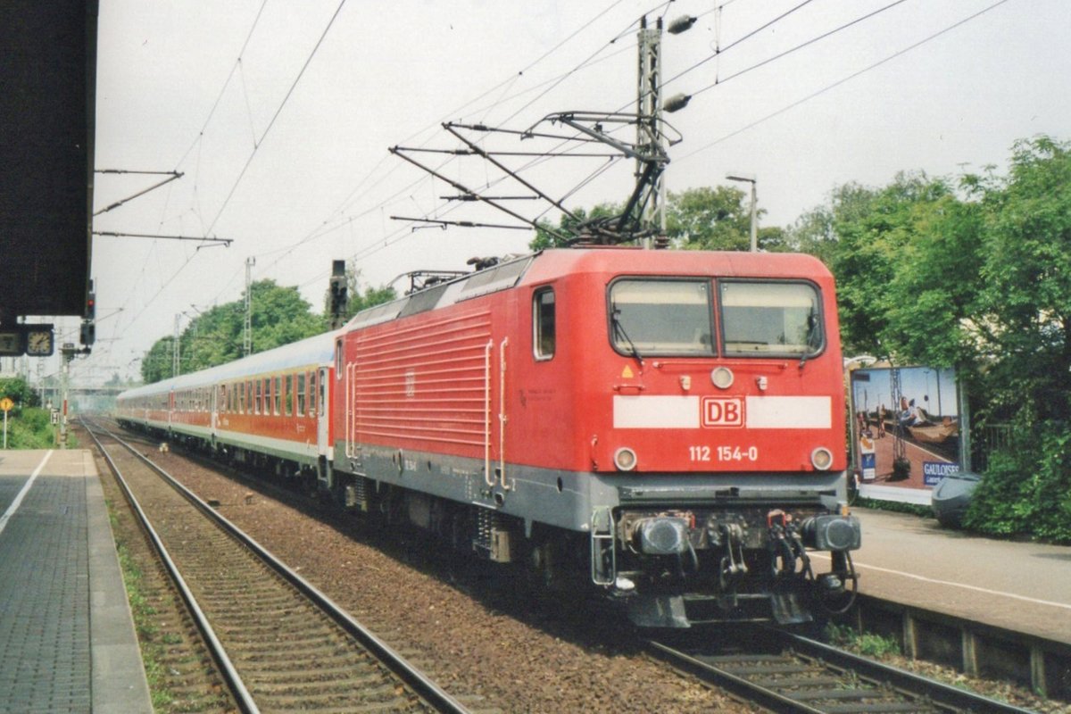 Mit ein RB von Kiel treft 112 154 am 25 Mai 2005 in Elmshorn ein. 