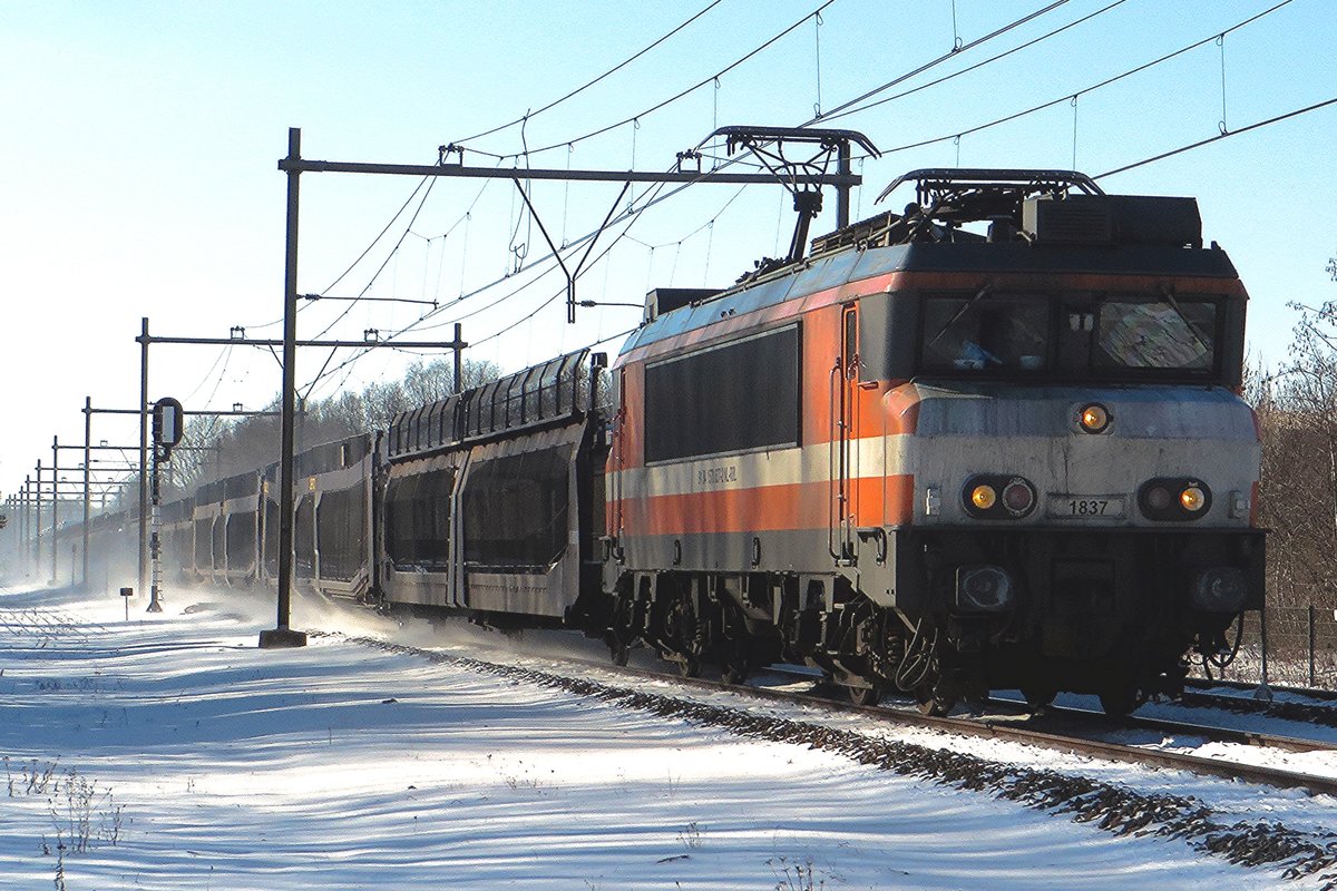 Mit der Gefcozug in Schlepp passiert RFO 1837 rhig Alverna am 11 Februar 2021.