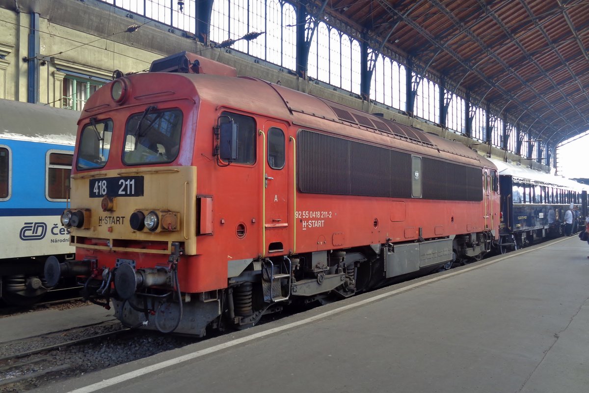Mit der VSOE steht 418 122 am 9 September in Budapest-Nyugati. 
