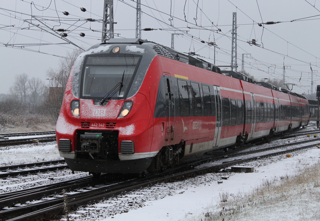 Mit wei�en B�ckchen war 442 342 im Rostocker Hbf unterwegs.16.01.2016