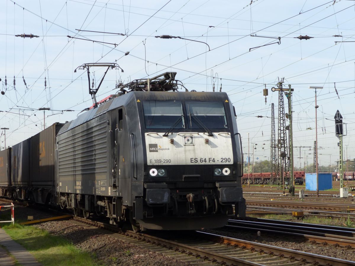 Mitsui Rail Capital Europe (MRCE) Lok 189 290 Gterbahnhof Oberhausen West 31-03-2017.


Mitsui Rail Capital Europe (MRCE) loc 189 290 goederenstation Oberhausen West 31-03-2017.