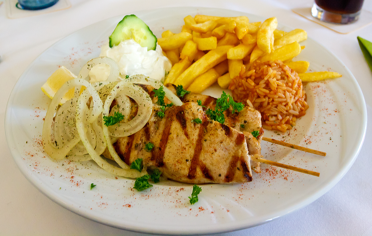 
Mittagessen im Oberbantenberger Hof - Restaurant Alt Athen in Wiehl - Oberbantenberg am 02.11.2014....
Ich hatte Souvlakia (2 Schweinespieße) und es war lecker.
