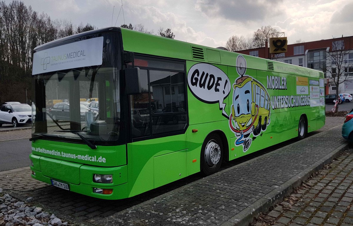 Mobiler Untersuchungsbus von TAUNUSMEDICAL steht zur Coronatestung im M�rz 2021 in Taunusstein-Hahn