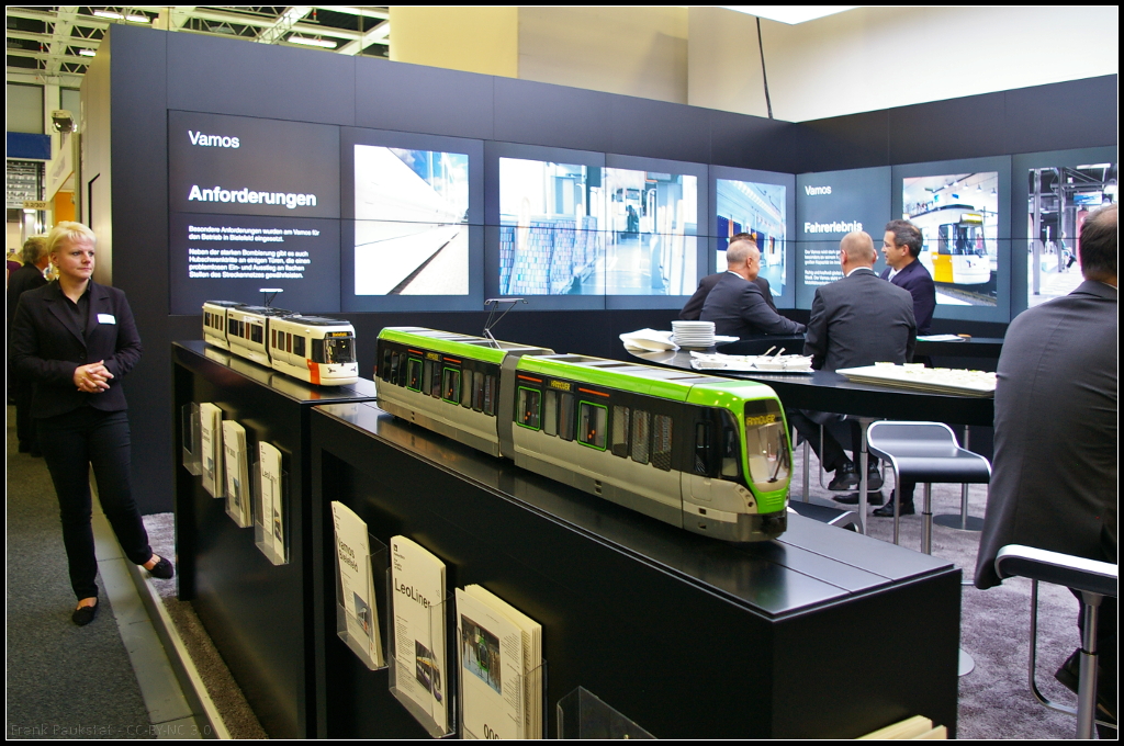 Model of HeiterBlick TW 3000 for Hannover, Germany.

Der TW 3000 ist eine Hochflurstadtbahn die aus zwei Modulen besteht. Besteller war die üstra Hannoversche Verkehrsbetriebe AG. Das Design wurde nach den Wünschen der üstra umgesetzt und kann durch Mehrfachtraktion auch bei Messen eingesetzt werden. Ausgestellt war das Modell am Stand von HeiterBlick auf der InnoTrans 2014 in Berlin.

Daten: 2 Module, Zweirichtungsfahrzeug, Länge 25 m, Breite 2.65 m, Breite an Bahnsteigkante 2.50 m.

Daten Hersteller (deutsch): http://www.heiterblick.de/fahrzeuge/hochflur/tw-3000/
