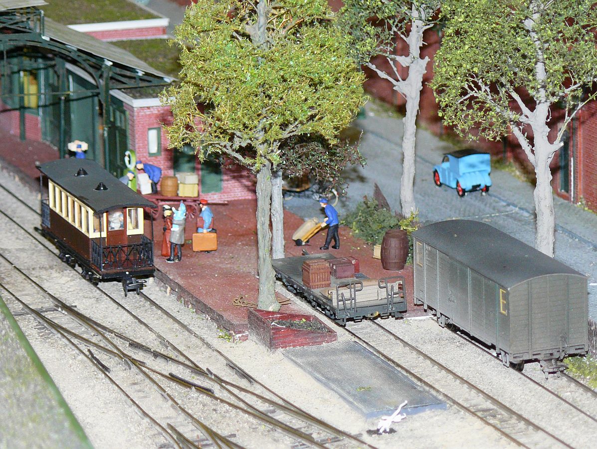 Modellbahn in H0  Tramstraat 1930 Eindhoven  Nederlandse Modelspoordagen Rijswijk, Niederlande 11-01-2014. 

Modeltrambaan in schaal H0  Tramstraat 1930 Eindhoven  van De Passarel. Nederlandse Modelspoordagen Rijswijk 11-01-2014. 