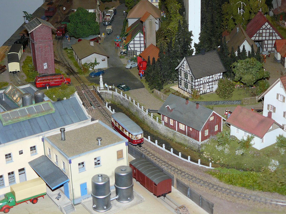 Modellbahn  Neu Birkenfeld  in H0e von MEV  Spijkspoor  Nederlandse Modelspoordagen Rijswijk, Niederlande 11-01-2014. 

Smalspoor modelbaan  Neu Birkenfeld  in schaal H0e van Model Spoorweg Club Spijkspoor. Nederlandse Modelspoordagen Rijswijk 11-01-2014. 