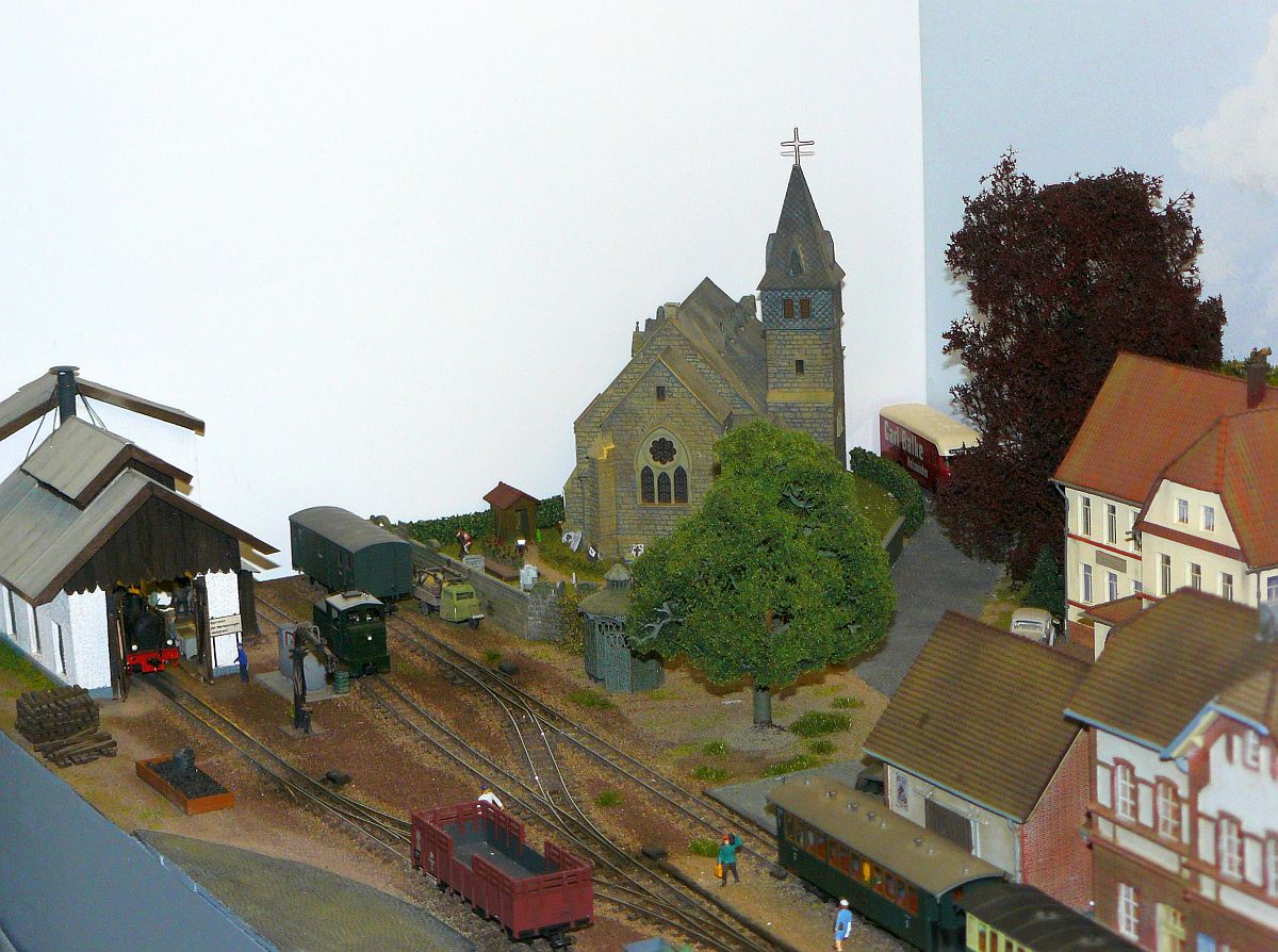 Modellbahn  Neu Birkenfeld  in H0e von MEV  Spijkspoor  Nederlandse Modelspoordagen Rijswijk, Niederlande 11-01-2014. 

Smalspoor modelbaan  Neu Birkenfeld  in schaal H0e van Model Spoorweg Club Spijkspoor. Nederlandse Modelspoordagen Rijswijk 11-01-2014. 