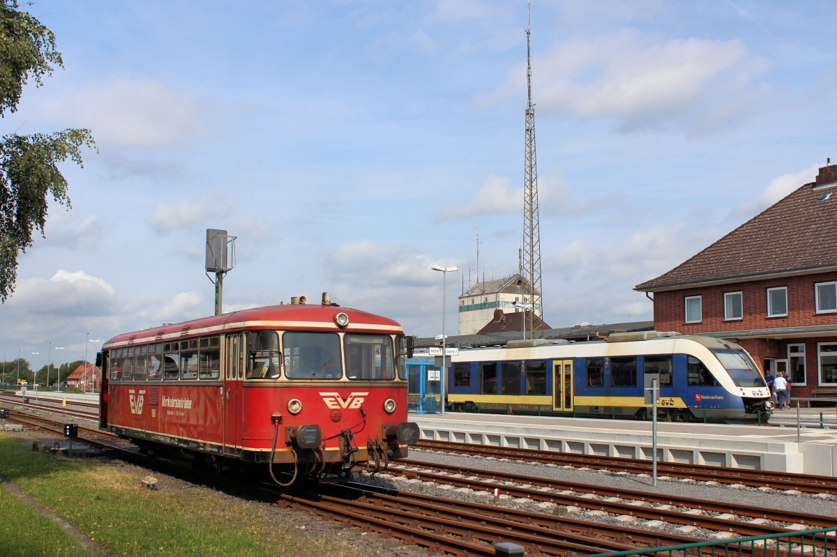 Moorexpress EVB VT 168 und VT 113 (im Hintergrund) am 26.08.2015 in Bremervörde.
Mehr Bilder von der EVB auf www.Bahnfotokiste.com