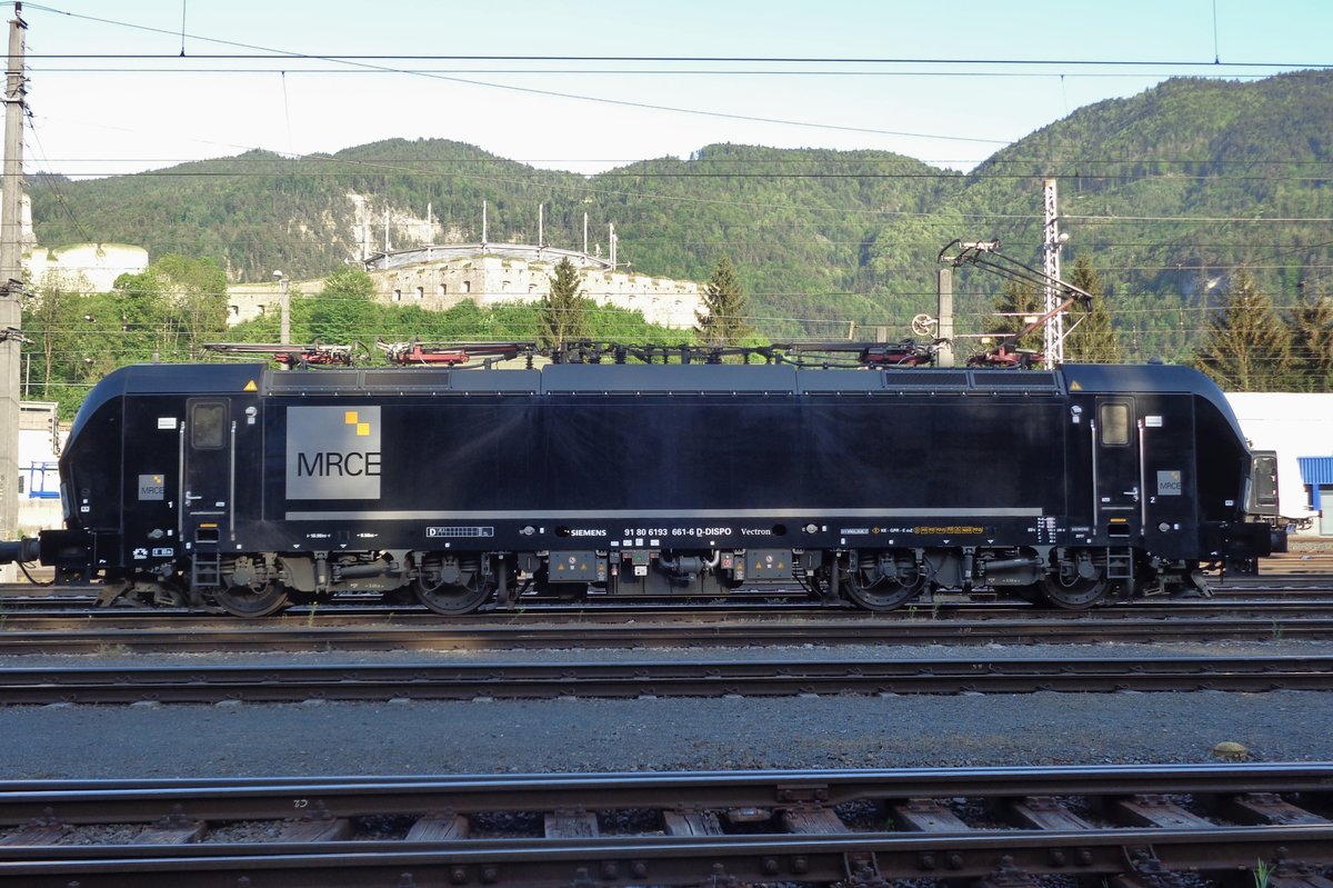 MRCE 193 661 steht am 17 Mai 2018 in Kufstein.