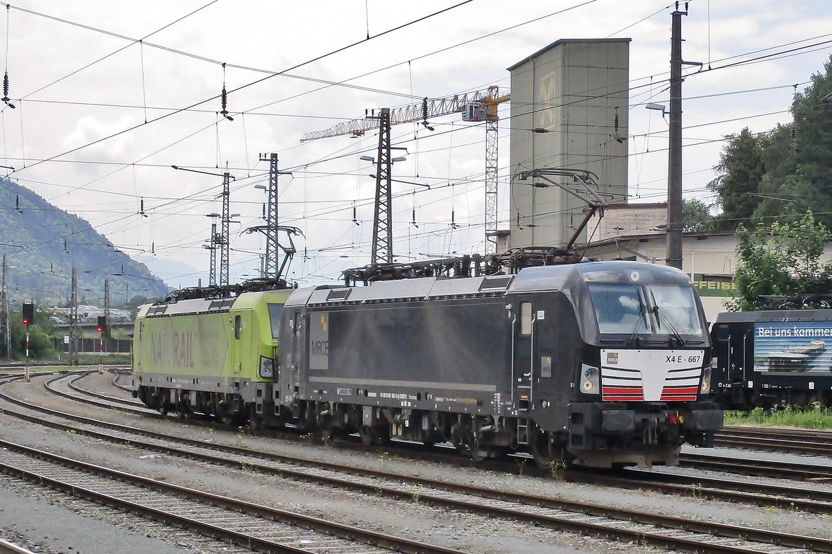MRCE 193 667 steht am 18 Mai 2018 in Kufstein.