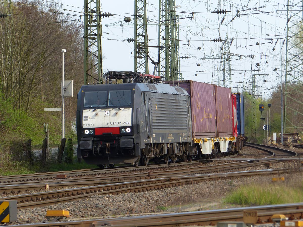 MRCE (Mitsui Rail Capital Europe) Lok 189 280 rangeerstation K�ln Gremberg, Porzer Ringstra�e, K�ln 31-03-2017.


MRCE (Mitsui Rail Capital Europe) loc 189 280 rangeerstation Keulen Gremberg bij de Porzer Ringstra�e, Keulen 31-03-2017.