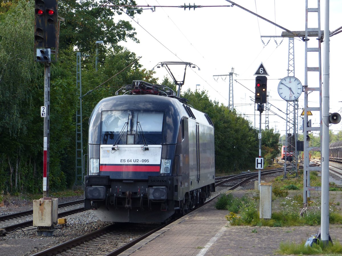 MRCE (Mitsui Rail Capital Europe) Lok ES 64 U2-095 (182-595-9) Gleis 2 Salzbergen 17-08-2018.

MRCE (Mitsui Rail Capital Europe) loc ES 64 U2-095 (182-595-9) spoor 2 Salzbergen 17-08-2018.