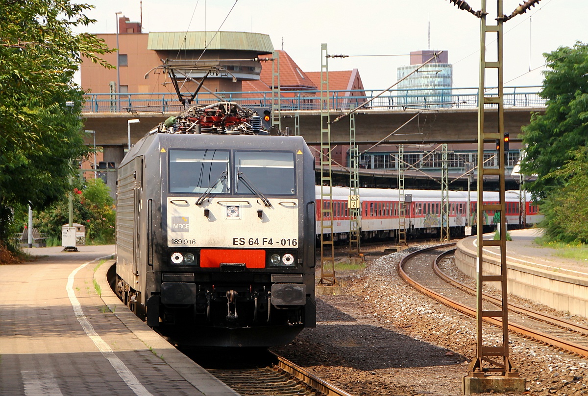 MRCE/DB Autozug ES 64 F4-016/ 189 916-0(REV/Be/15.07.11)mit dem AZ 13387/43387/73387 nach München/Villach fährt hier durch den Bhf HH-Harburg. 06.08.2014