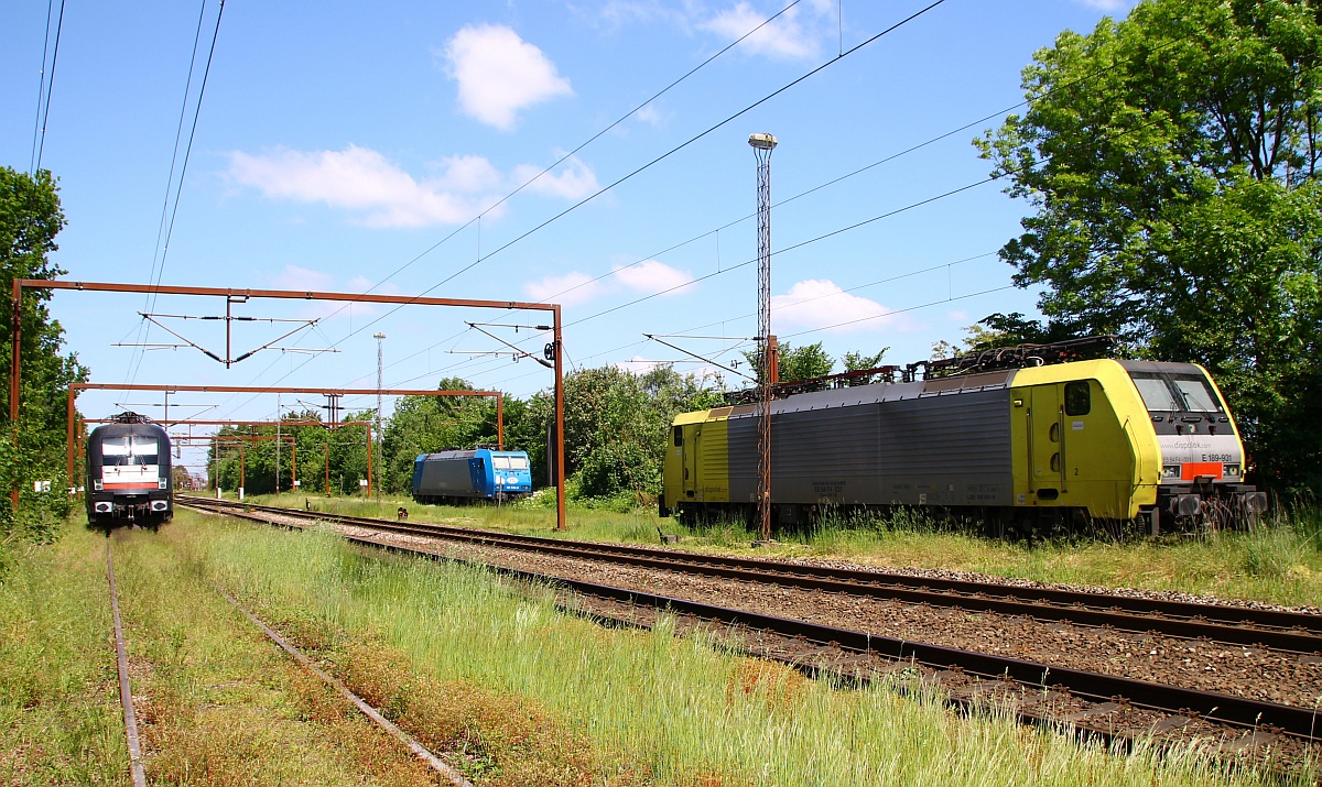 MRCE/TXL 182 597-5, ITL/ATD 185 522-0 und MRCE/BoxXpress 189 931-9 abgestellt im dänischen Padborg. 30.05.2014