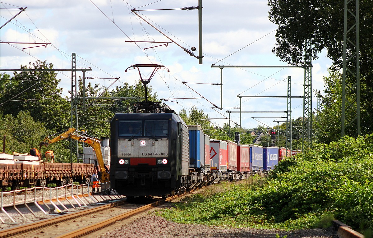 MRCE/TXL 189 936 fährt hier vorbei an den Bauarbeiten in Schleswig via Gleis 3 Richtung Dänemark. 06.09.2015