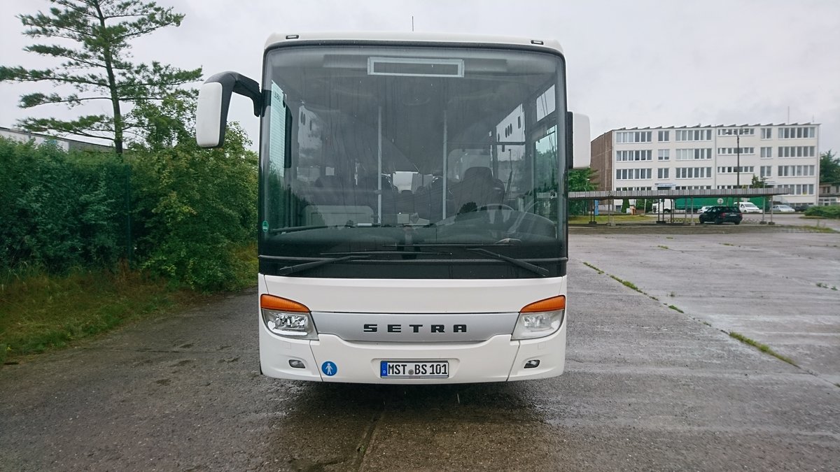 ....MST BS 101 am Betriebshof in Neubrandenburg dieser Setra von Becker Strelitz Reisen    ( Juni 2017)