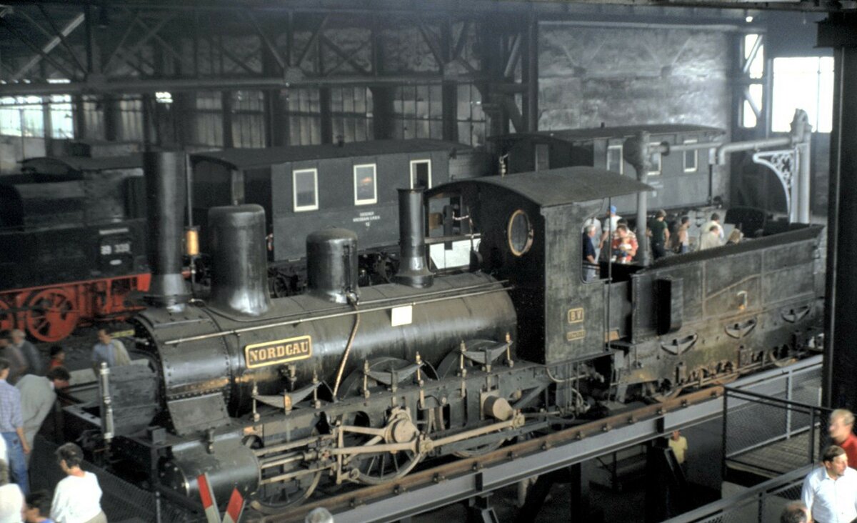 Museumslok Nordgau bei der Jubilumsausstellung 150 Jahre Deutsche Eisenbahn in Nrnberg am 18.08.1985. Die Nordgau ist auf der anderen Seite aufgeschnitten.