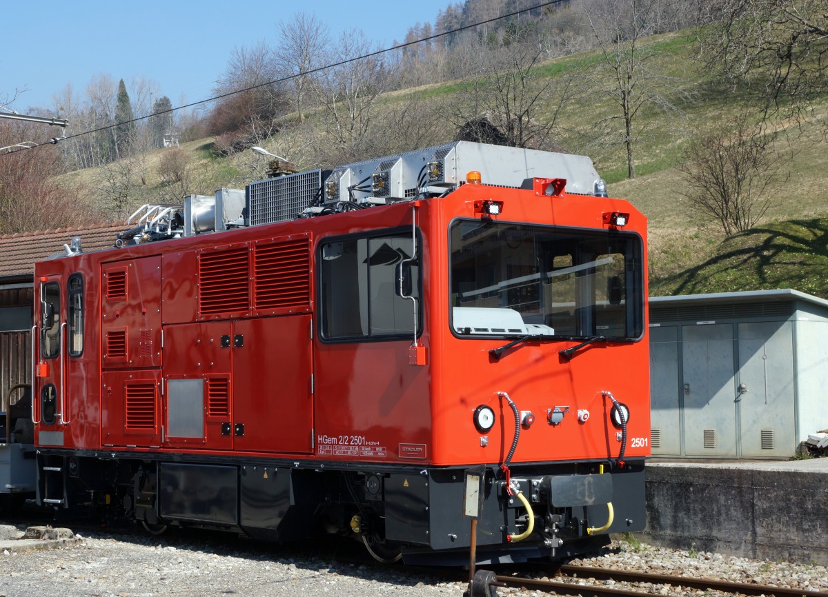 MVR: Meine erste zufällige Begegnung in Chernex mit der neuen HGem 2/2 2501 für die Bergstrecke Blonay-Les Pleiades vom 17. März 2017. Somit werden bald auch die schönen historischen He 2/2 1-2 aus dem Jahre 1911 nicht mehr benötigt. Sehr schade!
Foto: Walter Ruetsch