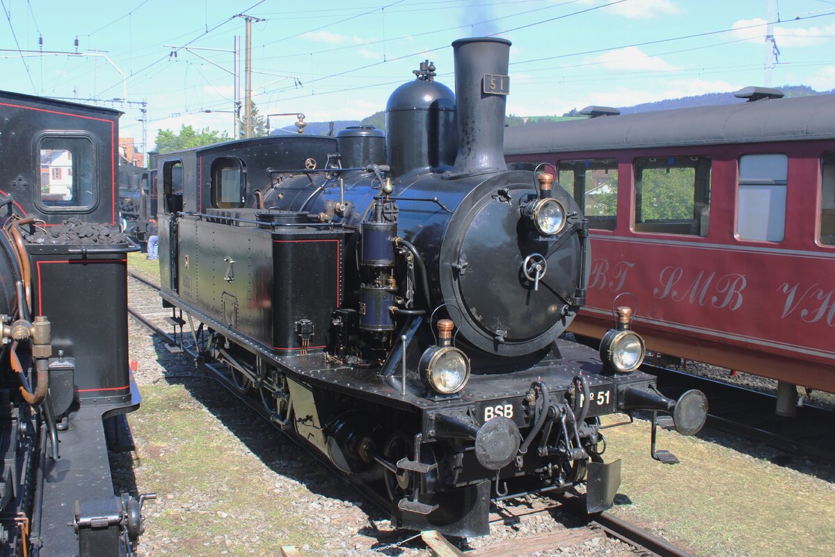 Nach Arbeit steht DBB-51 ins Bw von Konolfingen whrend  150 Jahre Emmentalbahn  am 18 Mai 2025.