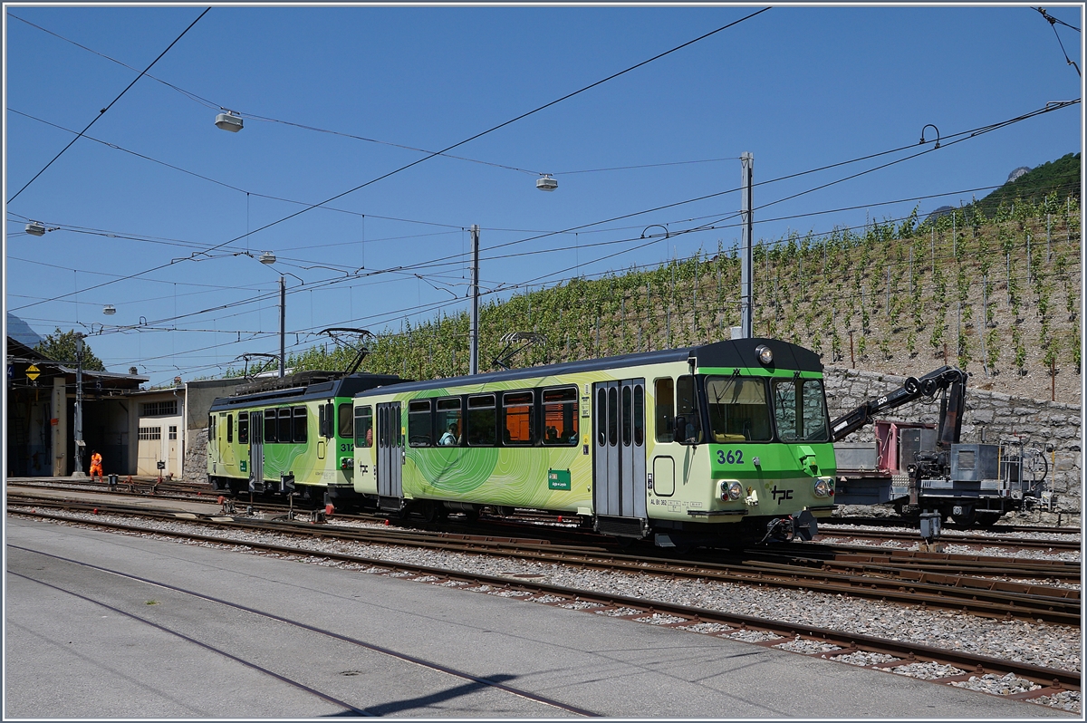 Nach dem Halt am Bahnstieg von Aigle Dépôt A-L, fährt der Zug ins Dépôtgelände, wo nach der Spitzkehre die Fahrt nach Aigle (Bahnhof mit Anschluss an die SBB) weiter geht.  

29. Mai 2020