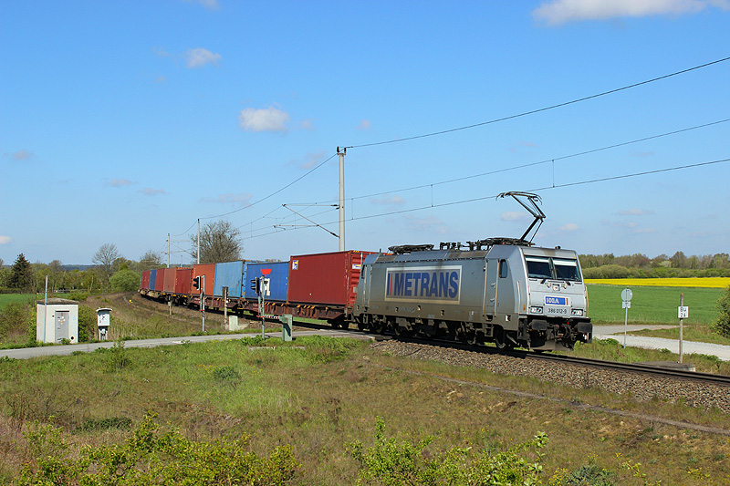 Nach einer kurzen Pause rollte noch Metrans 386 012 mit dem Containerzug DGS 43315 Hamburg - Prag aus Richtung Salzwedel ein.