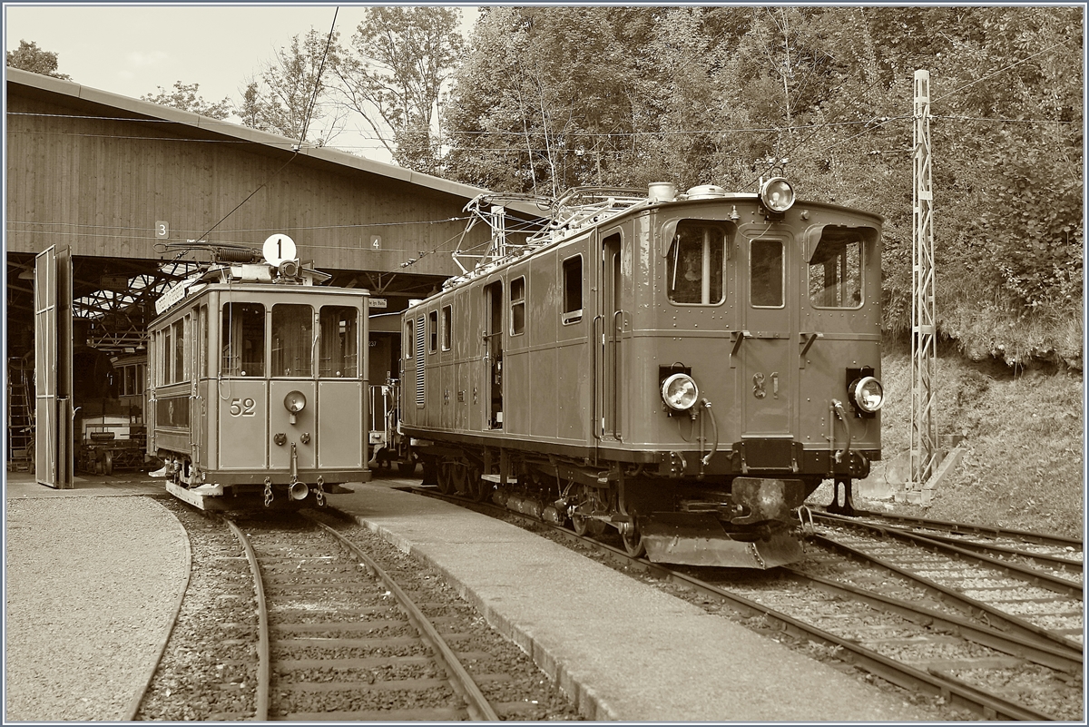 Nach über dreissig Jahren endlich wieder vor der Kamera: die Bernina Bahn Ge 4/4 81 (Ge 4/6 81) in Chaulin, hier als S/W Variante.
19. August 2018 
