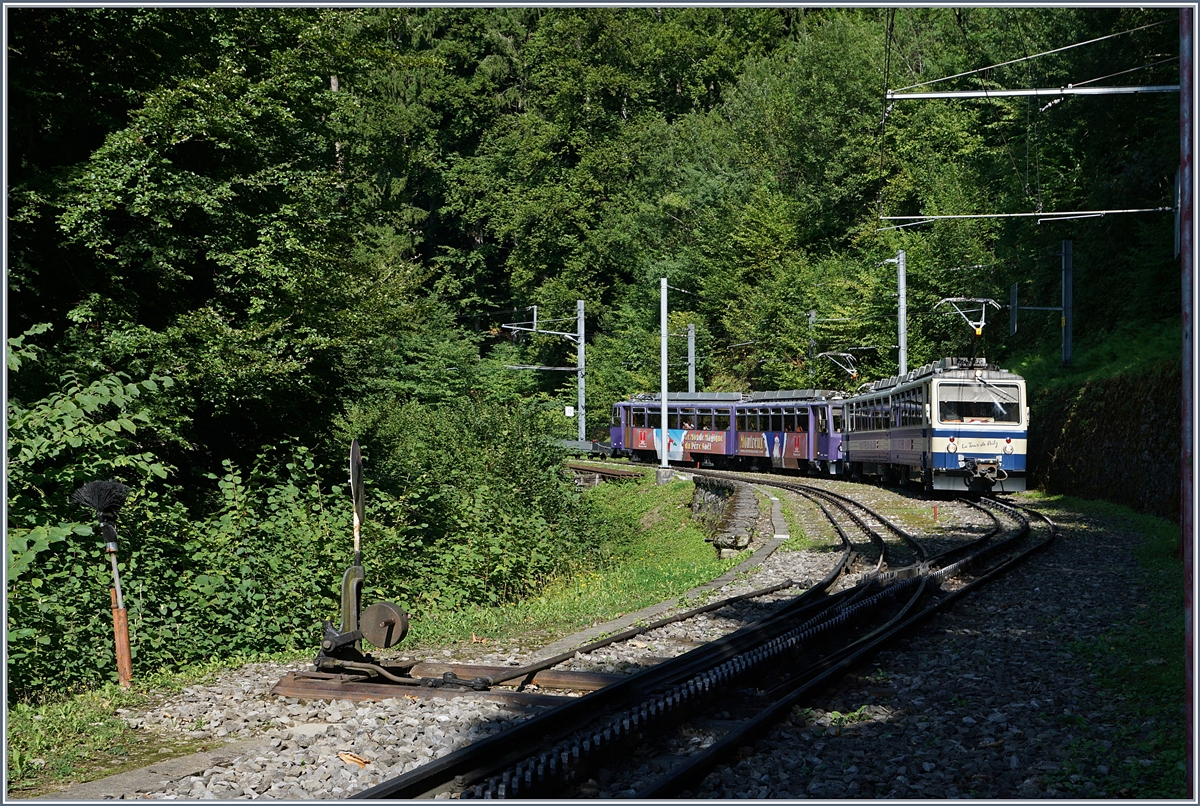 Nachdem der Belle Epoque Zug in Le Tremblex durchgefahren war, kam auch schon der planmässige Regelzug nach Montreux.
14. Aug. 2017