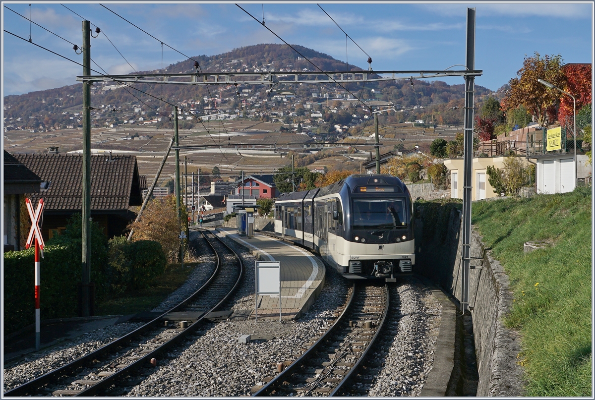 Nachdem der Gegenzug Clies Richtung Vevey verlassen hat, ist es auch für den MVR ABeh 2/6 7504 Zeit, seine Fahrt nach Blonay fortzusetzen. 
Clies, den 14. Nov. 2018