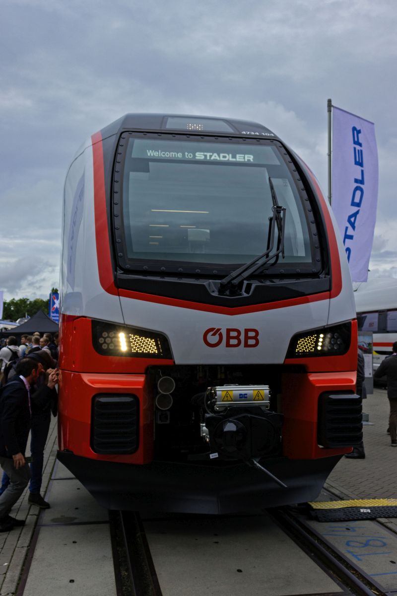 Nachdem die �BB mit einer Bestellung von TALENT-Triebwagen gr��ere Probleme hatte und diese letztendlich stornierte, steht eine gr��ere Lieferung von KISS-Triebwagen an. Auf der InnoTrans war mit 4734 104 ein vierteiliger Triebwagen der CityJet-Variante ausgestellt. Sp�ter soll es auch eine Fernverkehrsvariante geben.
