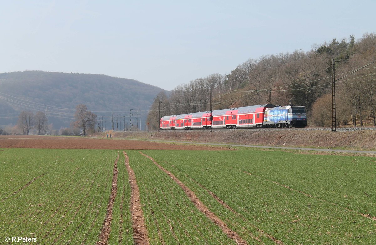 Nachschuss auf 146 247-2 die ihren RE 55 4614 Bamberg - Frankfurt/Main bei Gambach schiebt. 16.03.17