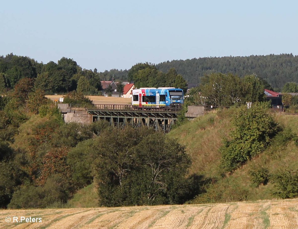 Nachschuss auf VT650 703 als OPB 20882 nach Hof via Cheb und As bei Seu�en. 31.08.16