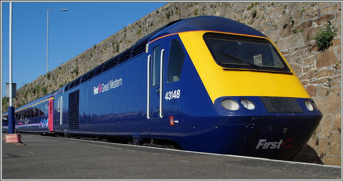 Natürlich gab es im grossen Britannien auch meine geliebten HST zu sehen, und wer genau hinschaut sieht auf diesem Bild gleich zwei der formschönen Züge, die in Penzance auf ihre Abfahrt warten. 21. Mai 2014