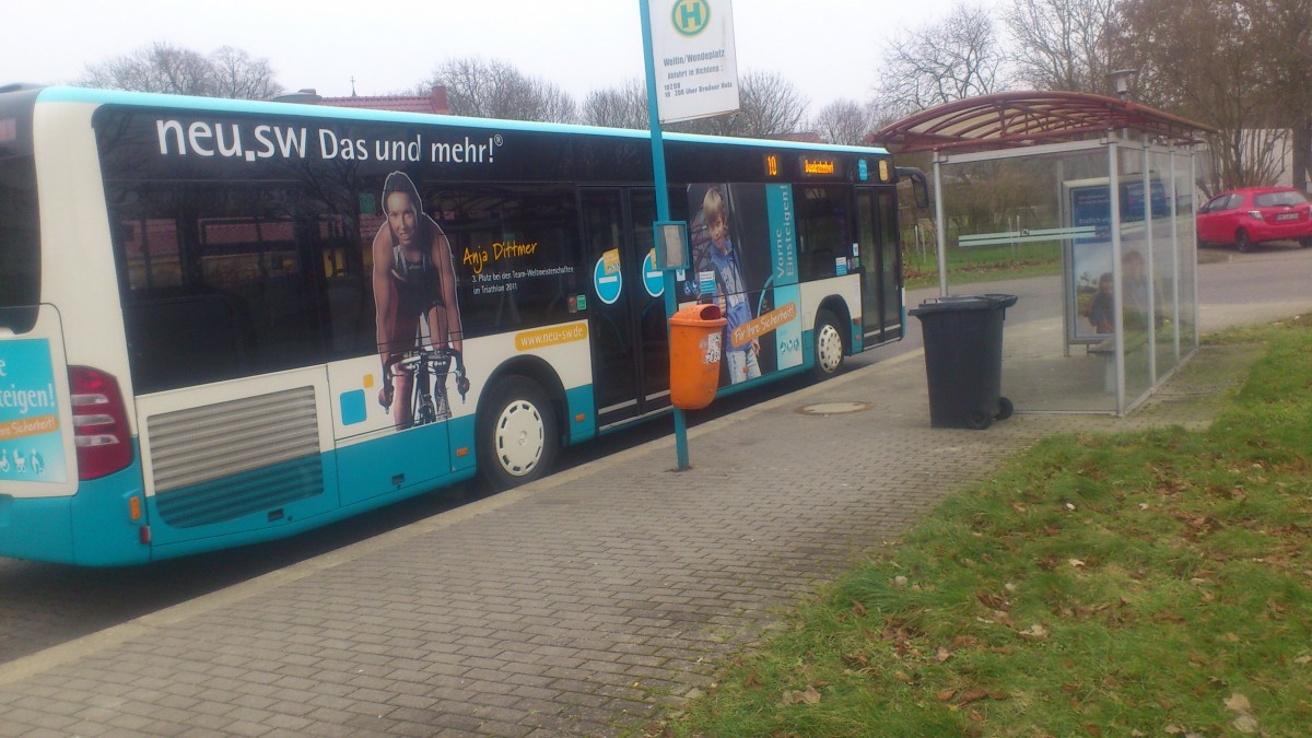 ....NB SW 541 hat noch dieses Traffic Board das der einstieg vorne ist 
.....wird aber demnächst auch von diesen Citaro verschwinden da es an der Front jedes Wagen steht...aber auch weil die anderen beiden Wagen auch eine andere Werbung erhalten haben 