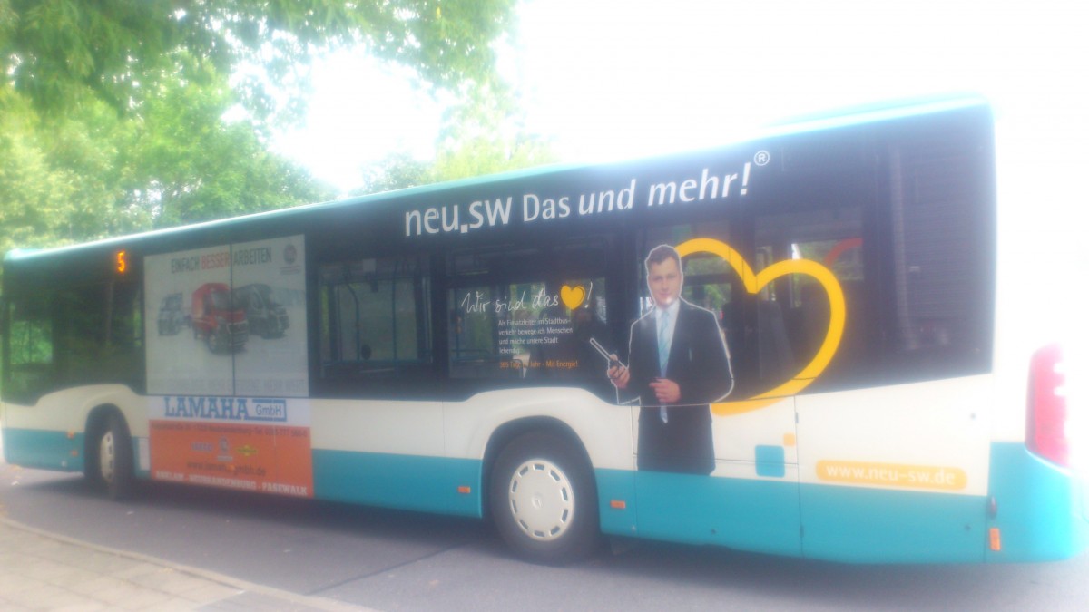 ....NB SW 545 auch dieser C2 ging am 16.7. auf die Stra�en der Stadt und auch dieser Citaro hat gleich seine Werbung bekommen und zwar die gleiche wie NB SW 540
....und auch hier werden dann zum 31.8.wo der Fahrplanwechsel vollzogen wird,die zwei �ltesten Citaro Solo-Busse dann ausgemustert wobei es sich um 
( NB SW 538,539)