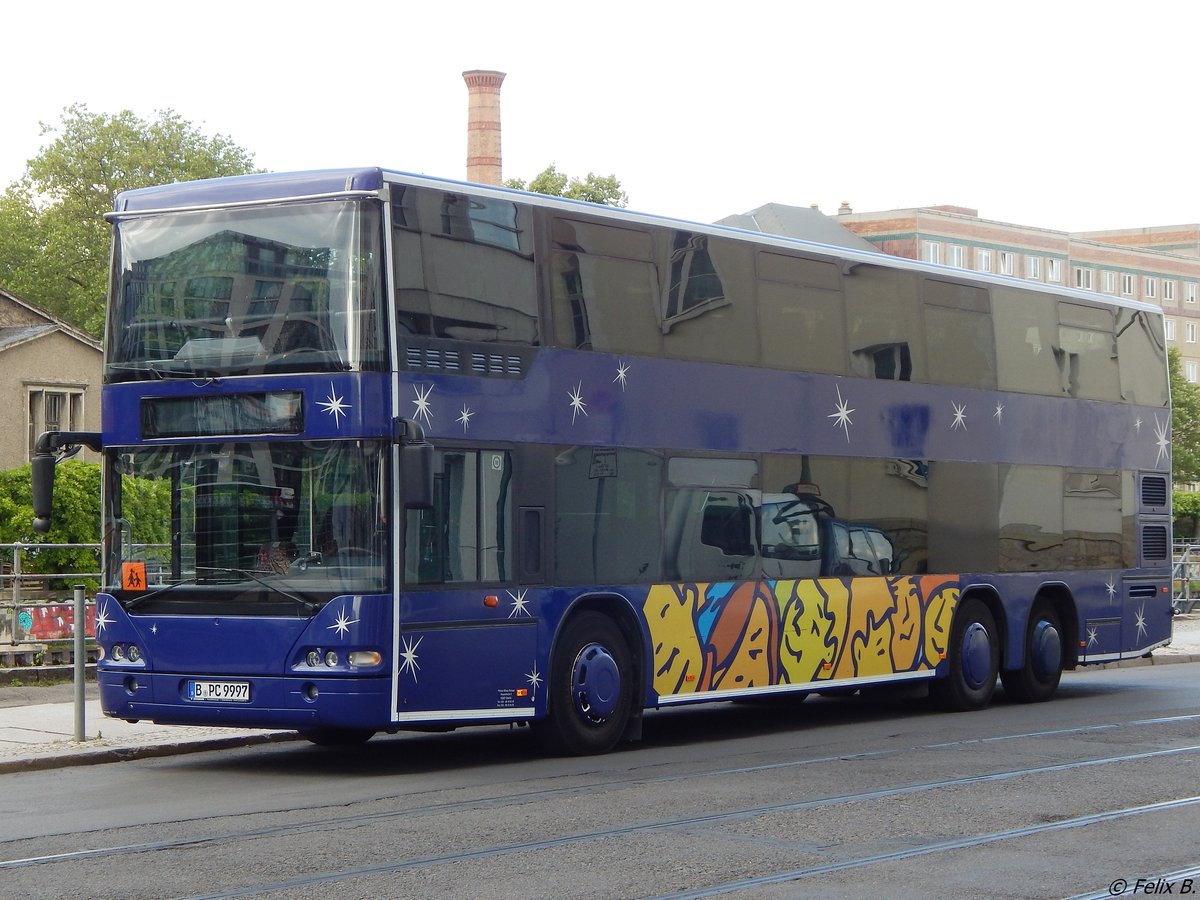 Neoplan Centroliner N4426 von Prima Klima Reisen aus Deutschland in Berlin. 