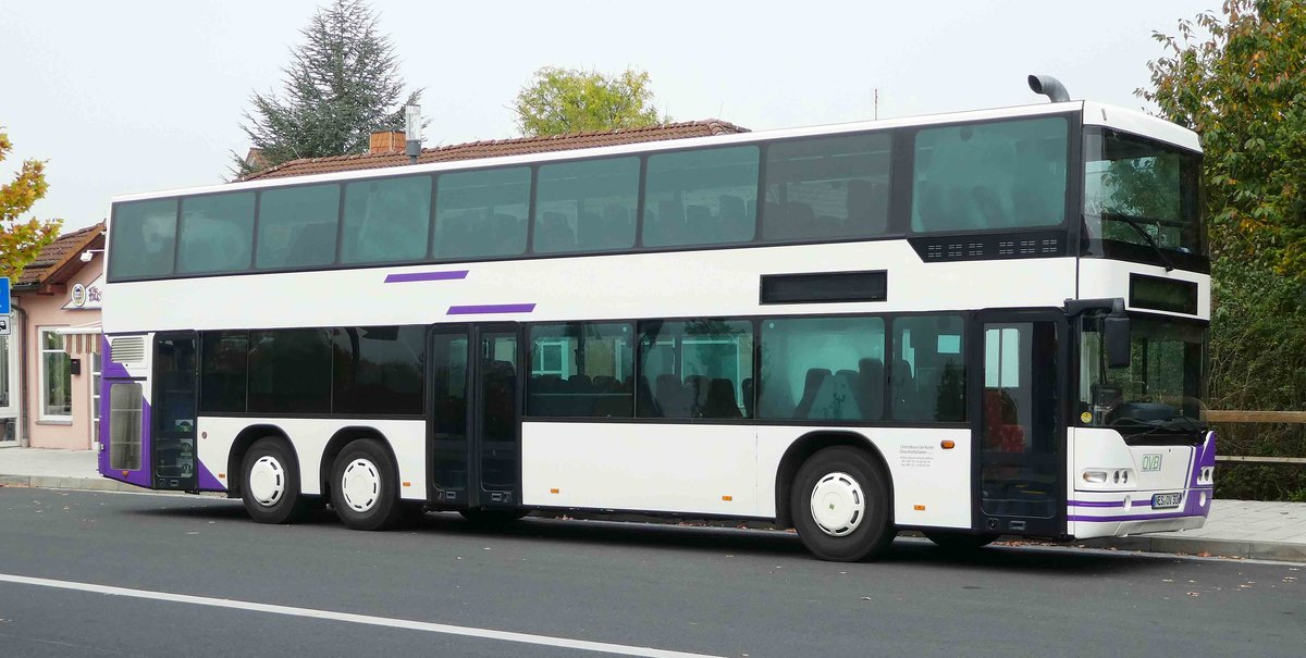 Neoplan Centroliner der  OVB  steht auf dem Busplatz in Bad Neustadt/Saale im Oktober 2017