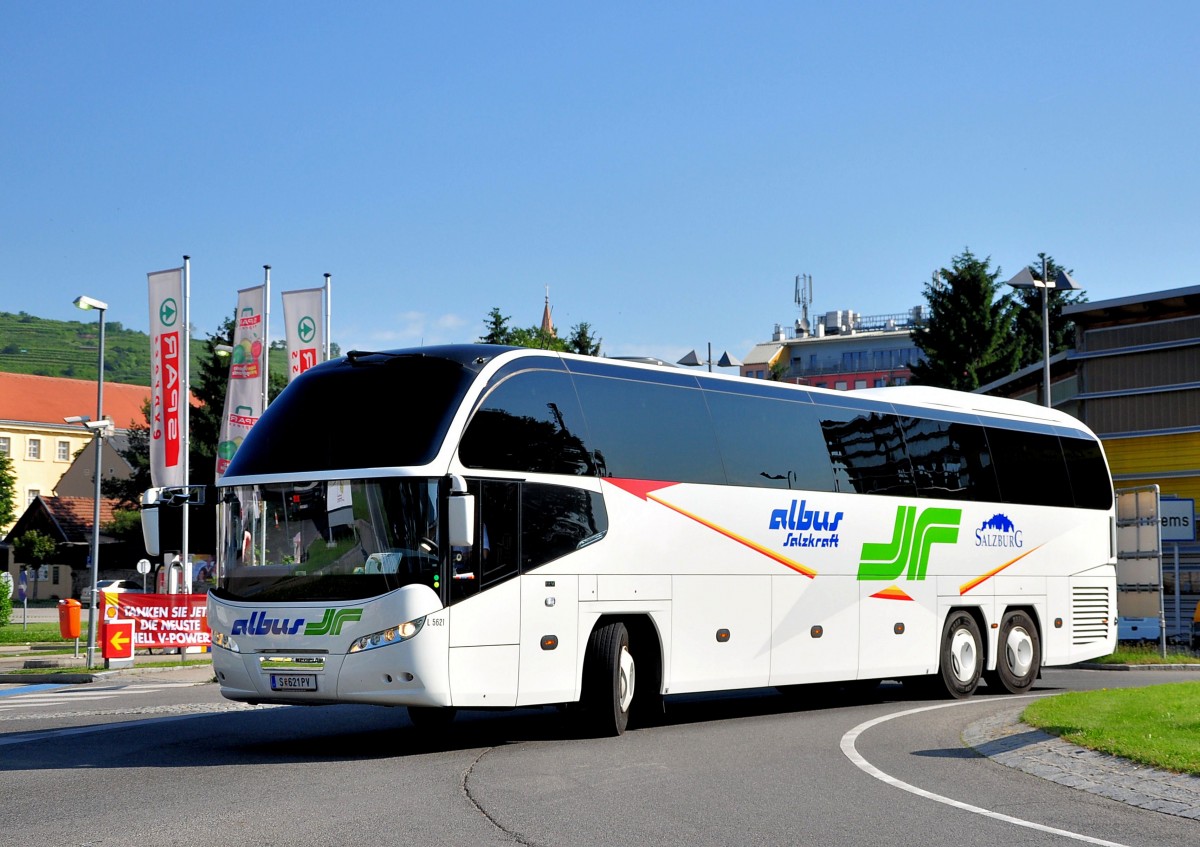 Neoplan Cityliner von Albus / �sterreich am 17.6.2013 in Krems unterwegs.
