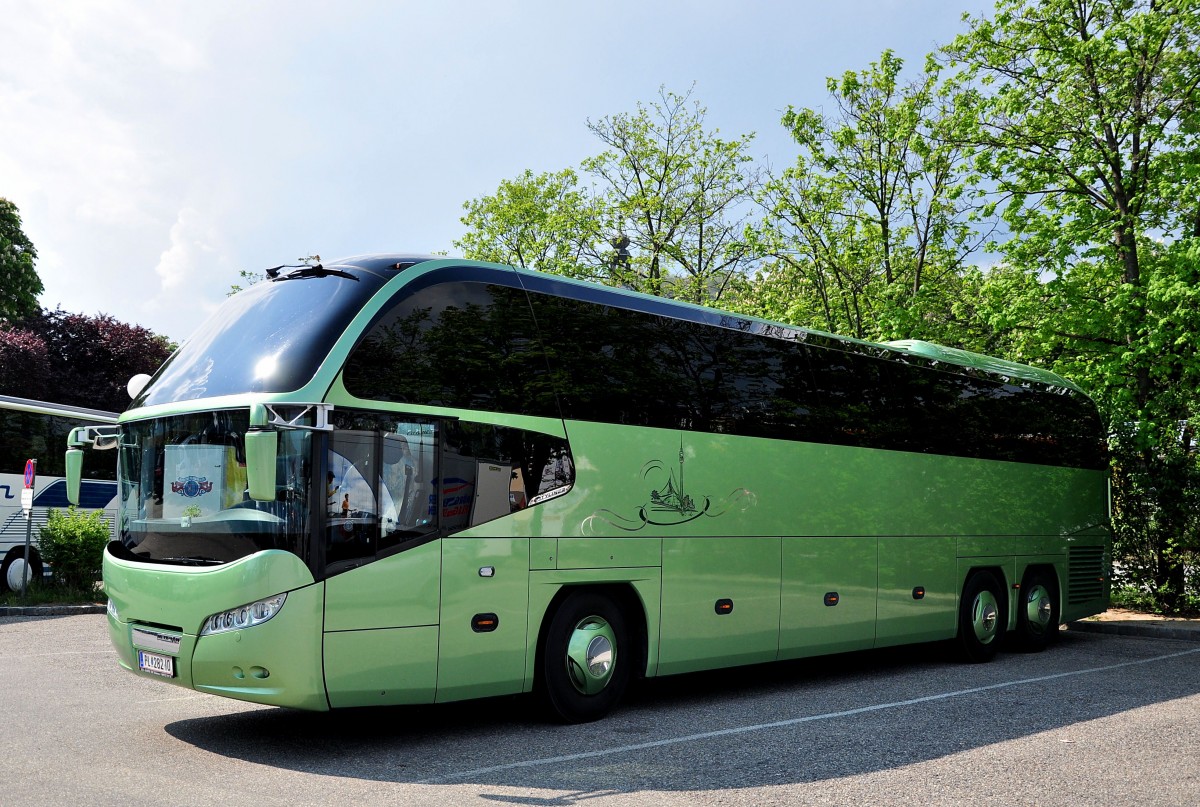 Neoplan Cityliner aus �sterreich im Mai 2014 in Krems.