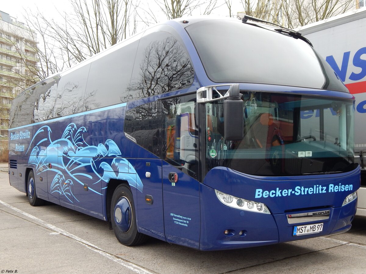 Neoplan Cityliner von Becker-Strelitz Reisen aus Deutschland in Neubrandenburg. 
