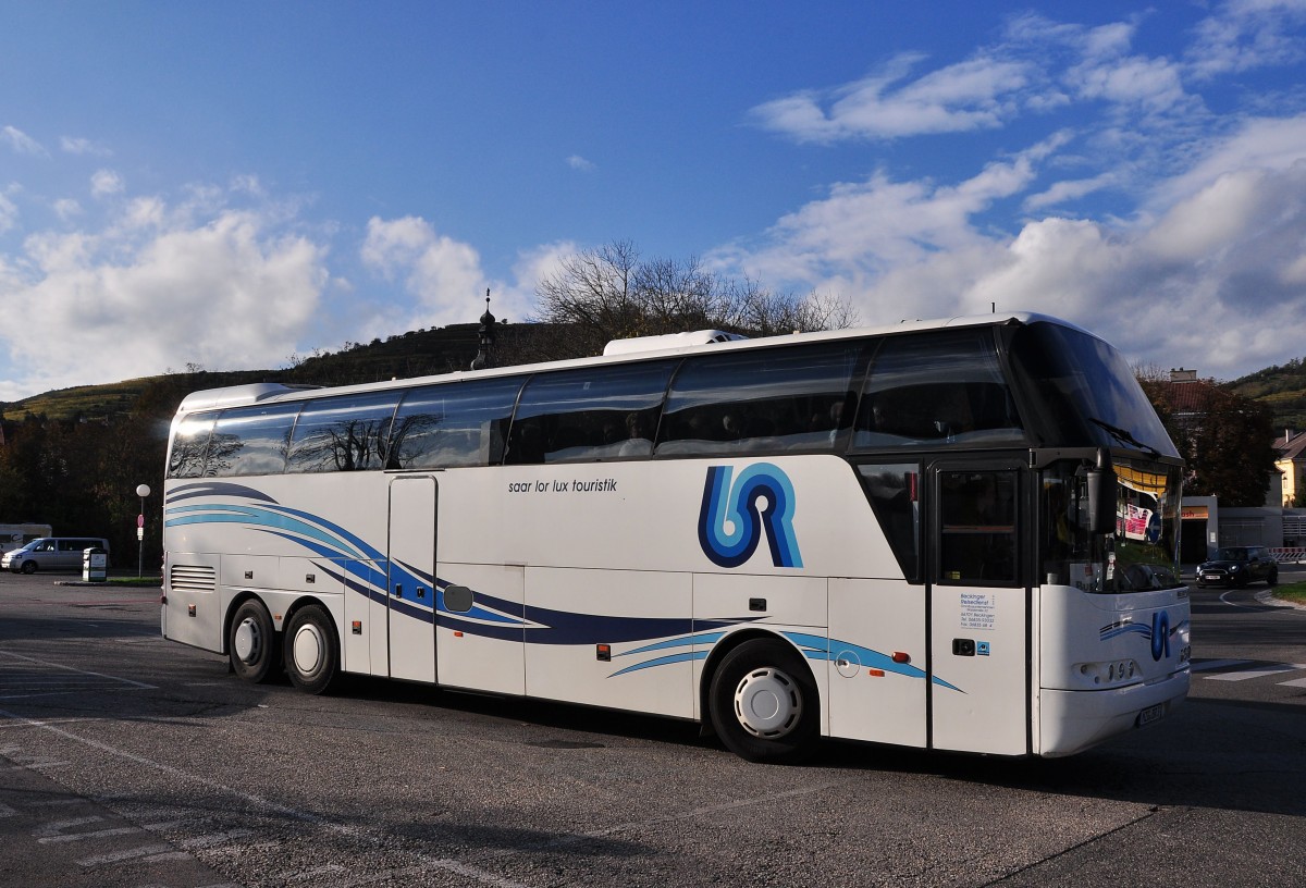 Neoplan Cityliner vom Beckinger Reisedienst aus der BRD am 21.10.2014 in Krems.